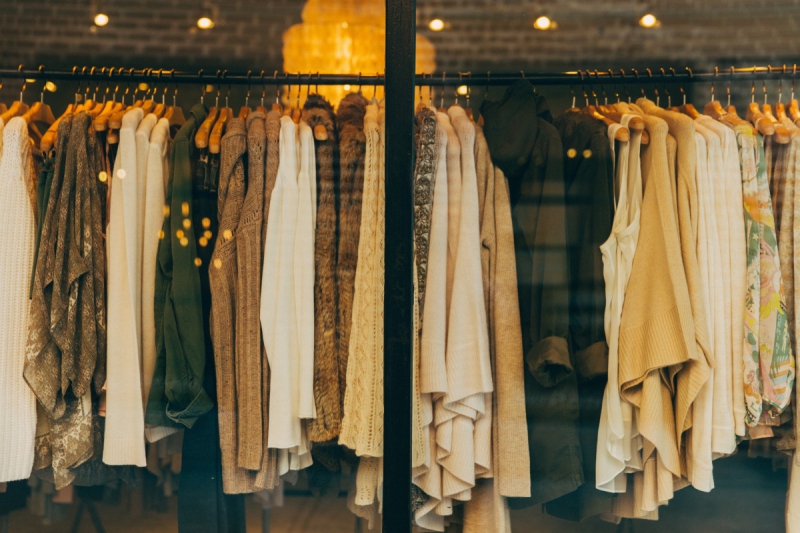 ecommerce-LE CASTELLET-min_clothe_fashion_store_shop_window_store_front-21277